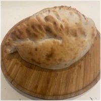 Champignons, paprika, ham, salami en bolognesesaus